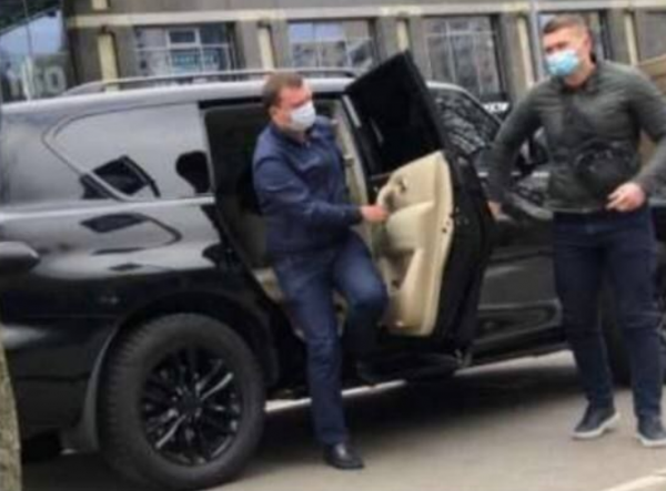 Проїзд по 30 грн: У “Київпастрансі” скаржаться на брак грошей, а його директор купує коштовні авто та маєтки