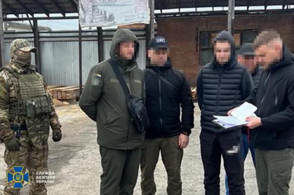 СБУ затримала депутата Вінницької районної ради, який з працівниками Муніципальної варти займався рекетом