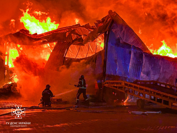 Масштабна пожежа у Вінниці: ліквідація триває, ніхто з людей не постраждав