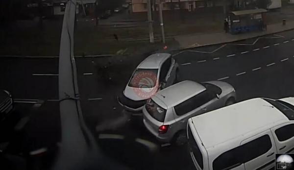 З’явилось відео моменту зіткнення п’яти автівок на Пирогова