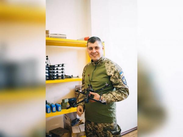 Ветеран з Вінниччини, який втратив руку на війні робить дрони для ЗСУ