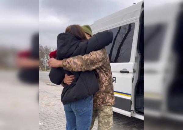 Вінницькі поліцейські допомогли військовому зробити пропозицію коханій
