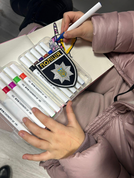 Подарунки на Миколая: вінницькі поліцейські допомогли дівчинці з Гостомеля