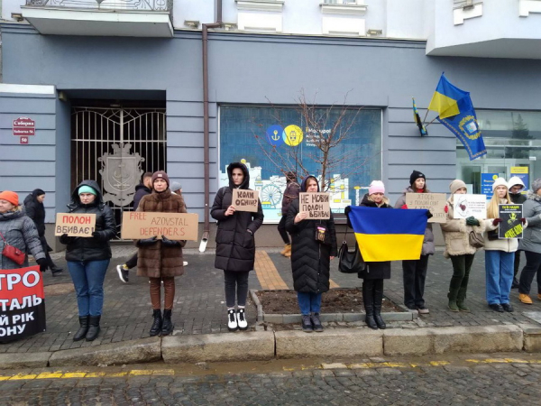 «Поверніть Героїв додому»: У Вінниці провели мітинг на підтримку полонених