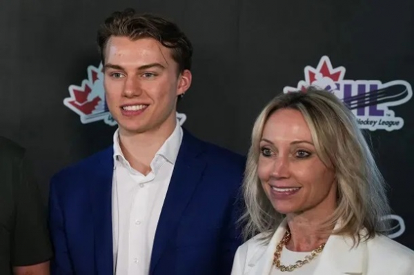 Секс-скандал в НХЛ: хокеїст спав з мамою одноклубника