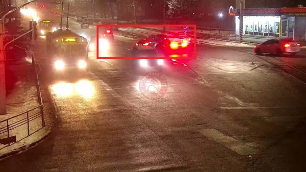 На Пирогова зіткнулися два BMW – одна з автівок влетіла у ще 3 автомобілі