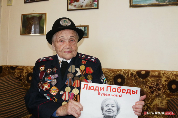 Вінничанка Ольга Іванівна у свої 100 років ходить на підборах, жартує і ділиться дивовижними історіями життя