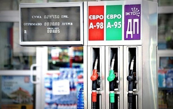 На АЗС продовжує дешевшати бензин та дизпаливо
