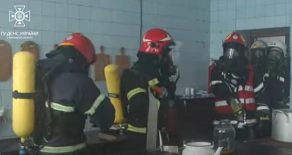 На Вінниччині рятувальники ліквідували «пожежу» в ліцеї під час навчань