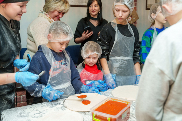У Вінниці влаштували майстерклас із виготовлення піци для дітей полеглих захисників та з багатодітних родин