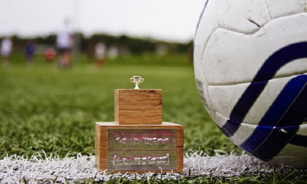 Найменший футбольний трофей у світі. Його розігрують два клуби, а висота – 6 міліметрів