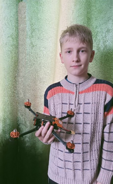 На Вінниччині десятирічний хлопчик, продаючи насіння, зумів придбати дрон захисникам