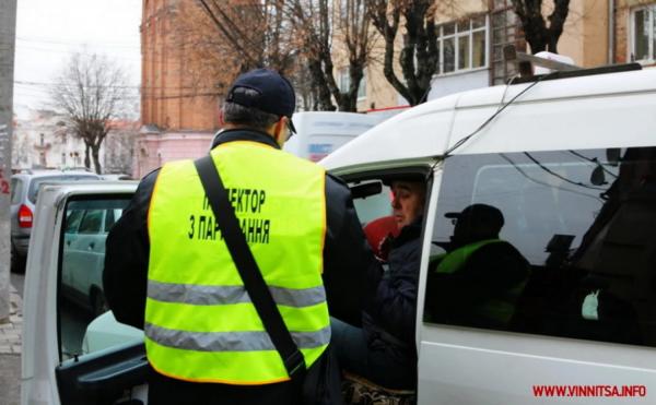 На період війни інспекторів з паркування можуть позбавити права забирати евакуатором авто