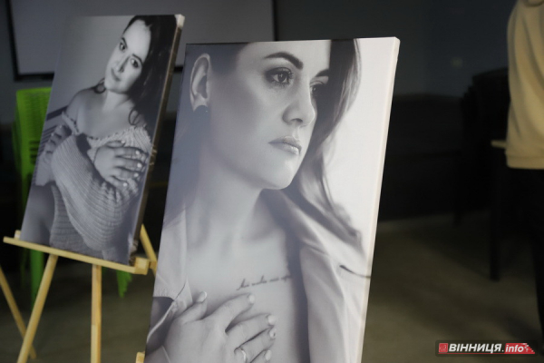 У Вінниці представили фотовиставку на підтримку жінок загиблих Захисників