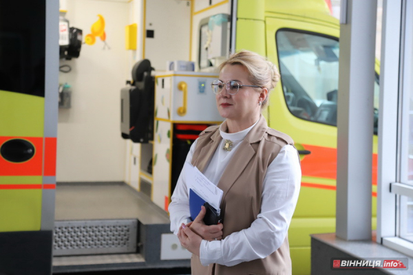 У Вінниці парамедик з Німеччини показав автомобіль яким транспортує важкохворих дітей за кордон