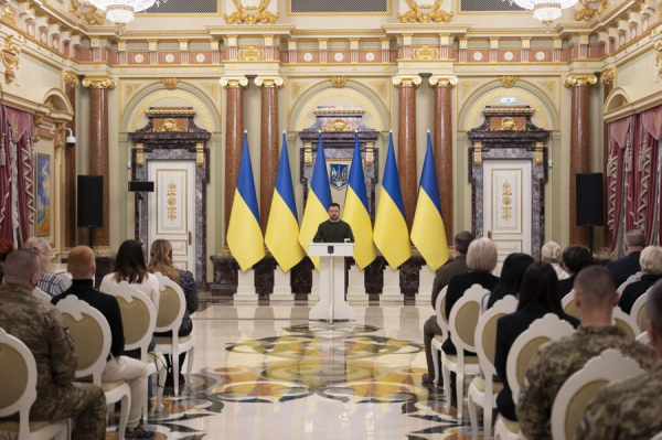 Герой України з Вінниччини отримав від президента сертифікат на квартиру
