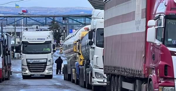 Польські фермери частково розблокували КПП Хребенне - Рава-Руська