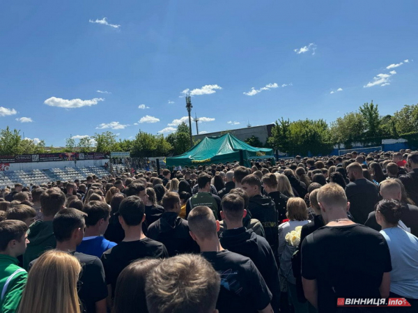 «Грінка» в строю!»: тисячі людей у Вінниці прийшли провести в останню путь воїна Назарія Гринцевича