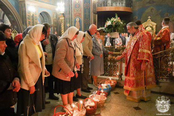 У Вінницькому соборі ПЦУ Симеон звершив святкове богослужіння у Пасхальну ніч