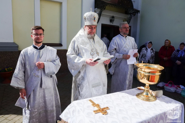 На Великдень до кафедрального собору Вінниці прийшли тисячі людей, щоб посвятити паски