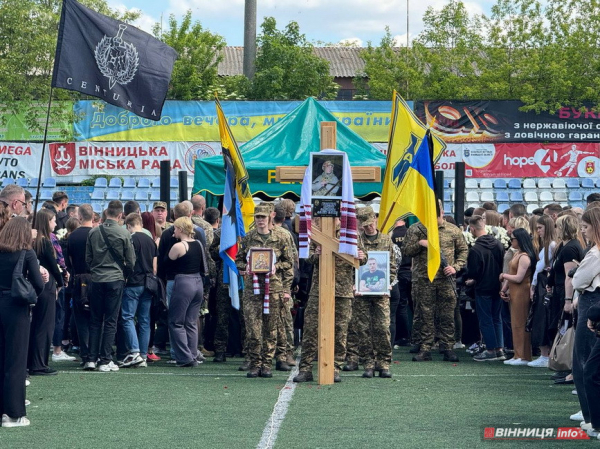 «Грінка» в строю!»: тисячі людей у Вінниці прийшли провести в останню путь воїна Назарія Гринцевича