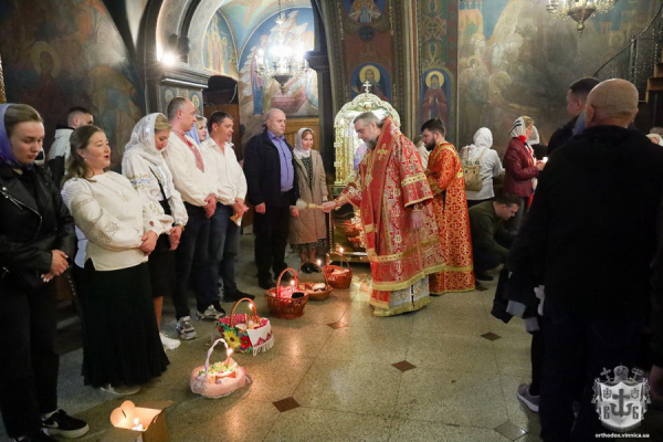 У Вінницькому соборі ПЦУ Симеон звершив святкове богослужіння у Пасхальну ніч