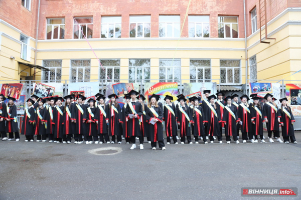 Останній дзвоник у школах Вінниці: фоторепортаж