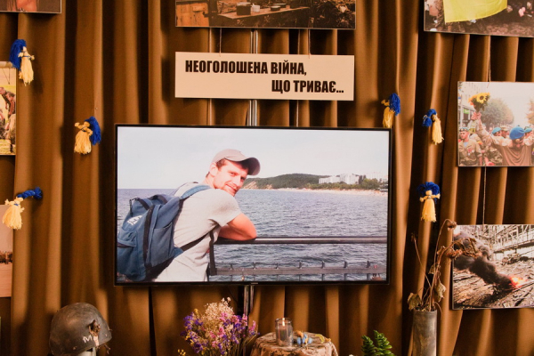 «Еней: невідзнятий кадр»: у Вінницькому музеї відкрили фотовиставку загиблого захисника