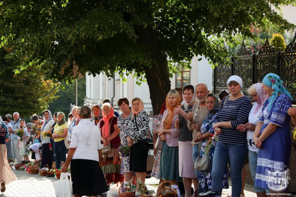 Свято Преображення Господнього: у Вінниці віряни освятили квіти та кошики з плодами