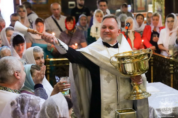 Свято Преображення Господнього: у Вінниці віряни освятили квіти та кошики з плодами