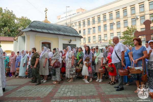 Свято Преображення Господнього: у Вінниці віряни освятили квіти та кошики з плодами