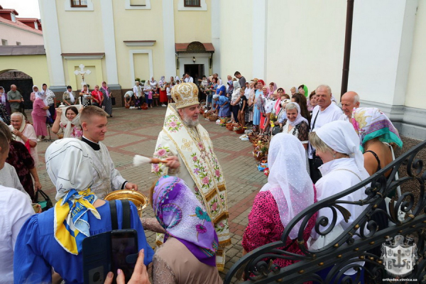 Свято Преображення Господнього: у Вінниці віряни освятили квіти та кошики з плодами