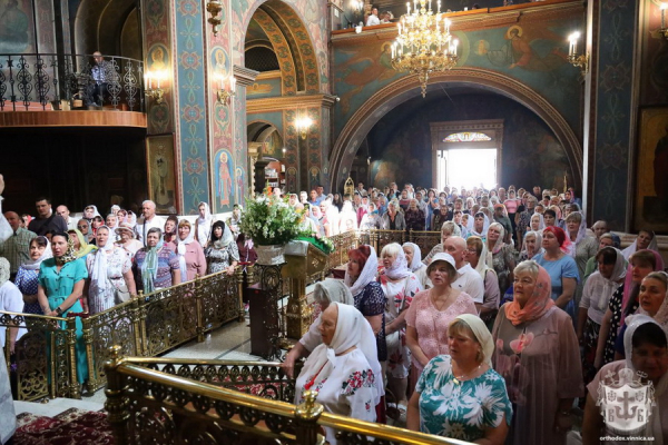 Свято Преображення Господнього: у Вінниці віряни освятили квіти та кошики з плодами