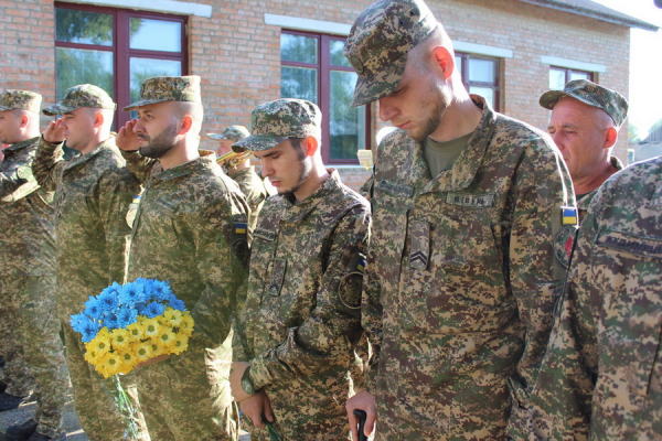 На честь загиблого воїна бригади «Червона Калина» на Вінниччині відкрили пам’ятну дошку