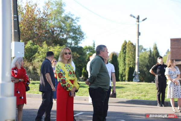 У Вінниці до Дня Державного прапора підняли синьо-жовтий стяг: фоторепортаж