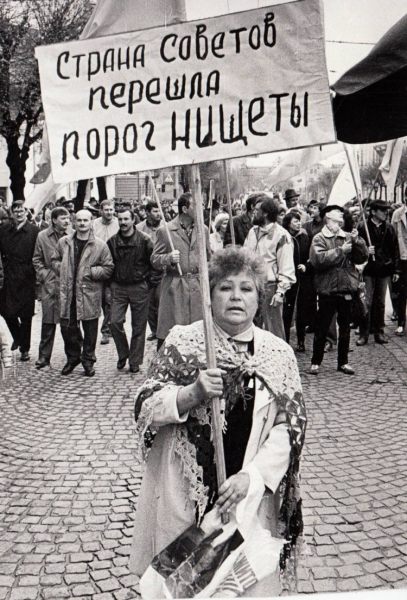 У Вінниці показали синьо-жовтий прапор, який підняли у місті майже за рік до Незалежності