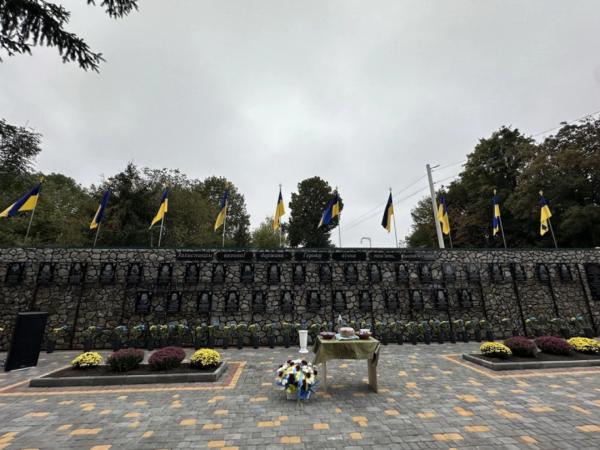 У Джурині на Вінниччині відкрили Меморіал пам'яті та слави загиблим Героям