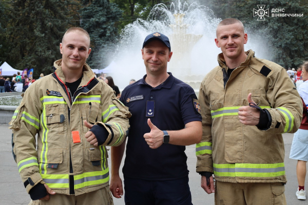 У Вінниці хлопці й дівчата змагались у пожежному кросфіті, переміщуючи 110-кілограмове колесо