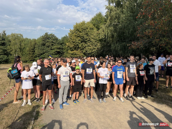 Понад тисяча людей у Вінниці долучились до всеукраїнського забігу «Шаную воїнів, біжу за героїв України»