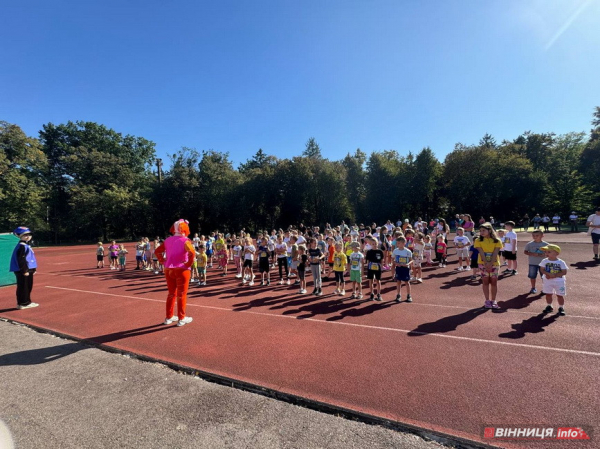 У центральному парку Вінниці пройшов дитячий спортивний захід. Фоторепортаж