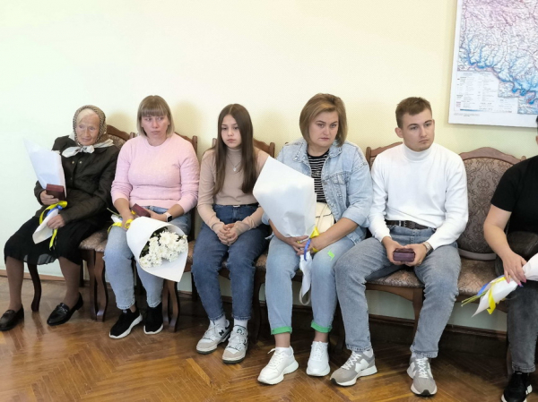 Родинам полеглих захисників з Тульчинської громади передали державні нагороди