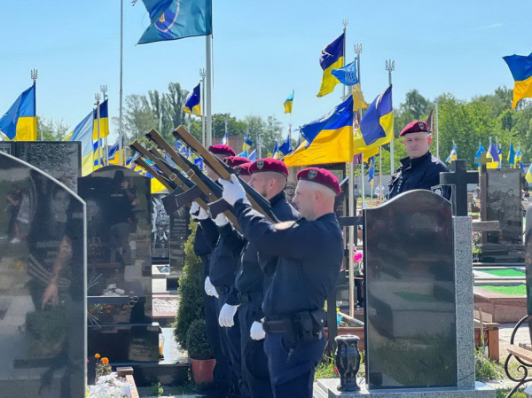 Шана Героям: як у Вінниці проводять поховання військових