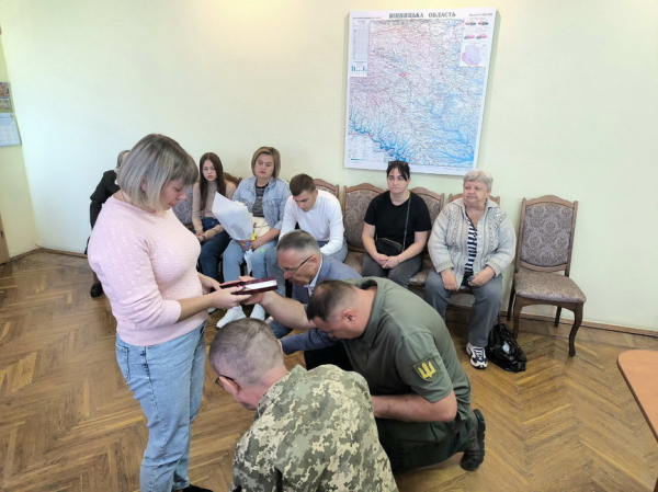 Родинам полеглих захисників з Тульчинської громади передали державні нагороди