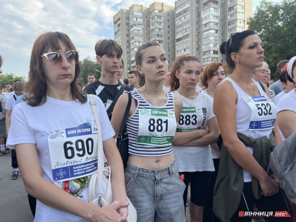 Понад тисяча людей у Вінниці долучились до всеукраїнського забігу «Шаную воїнів, біжу за героїв України»