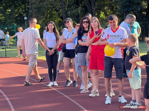 У центральному парку Вінниці пройшов дитячий спортивний захід. Фоторепортаж