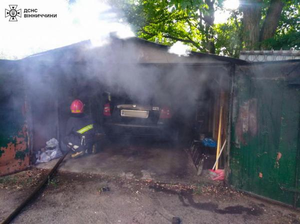 У Вінниці через дитячі пустощі ледь не згорів гараж з автівкою