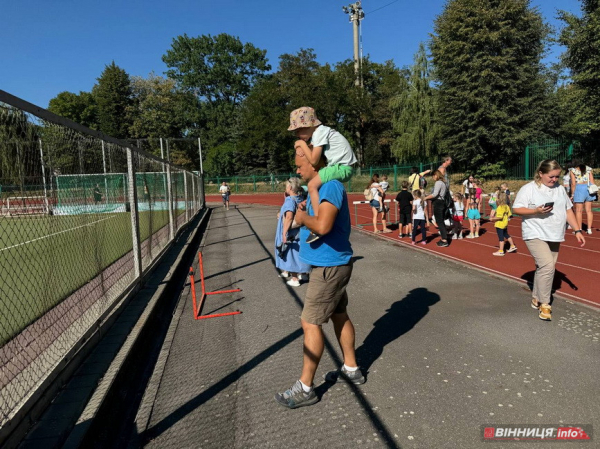 У центральному парку Вінниці пройшов дитячий спортивний захід. Фоторепортаж