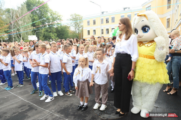 Початок навчального року Вінниці: Перший дзвоник в другому ліцеї