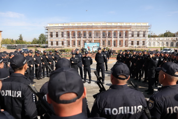 Службові авто та помпові рушниці отримали поліцейські офіцери громад Вінниччини