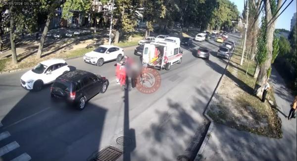 На відео зафіксували момент збиття дівчини на пішохідному переході у Вінниці